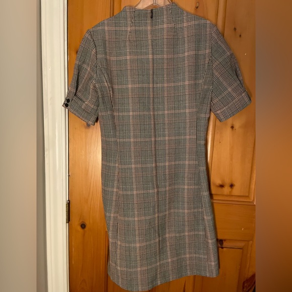 Dresses - Picture 2 of 10